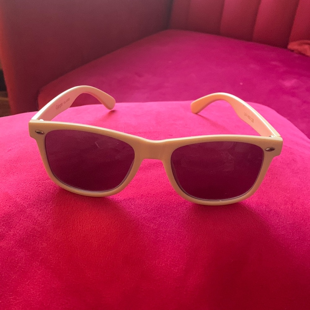 Polarspex ivory sunglasses. Polarized. With cloth, button-close case.